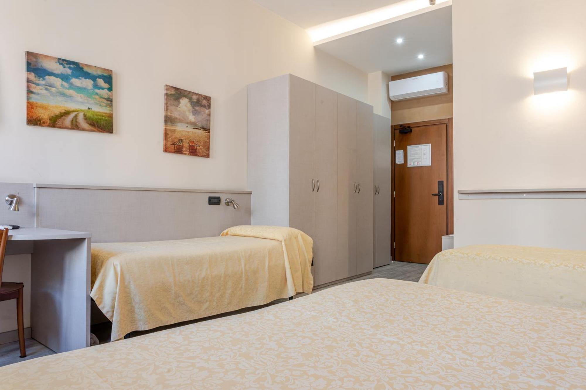 Hotel Posta - 3 Stars - Comfortable Stay In ヴェンティミーリア エクステリア 写真