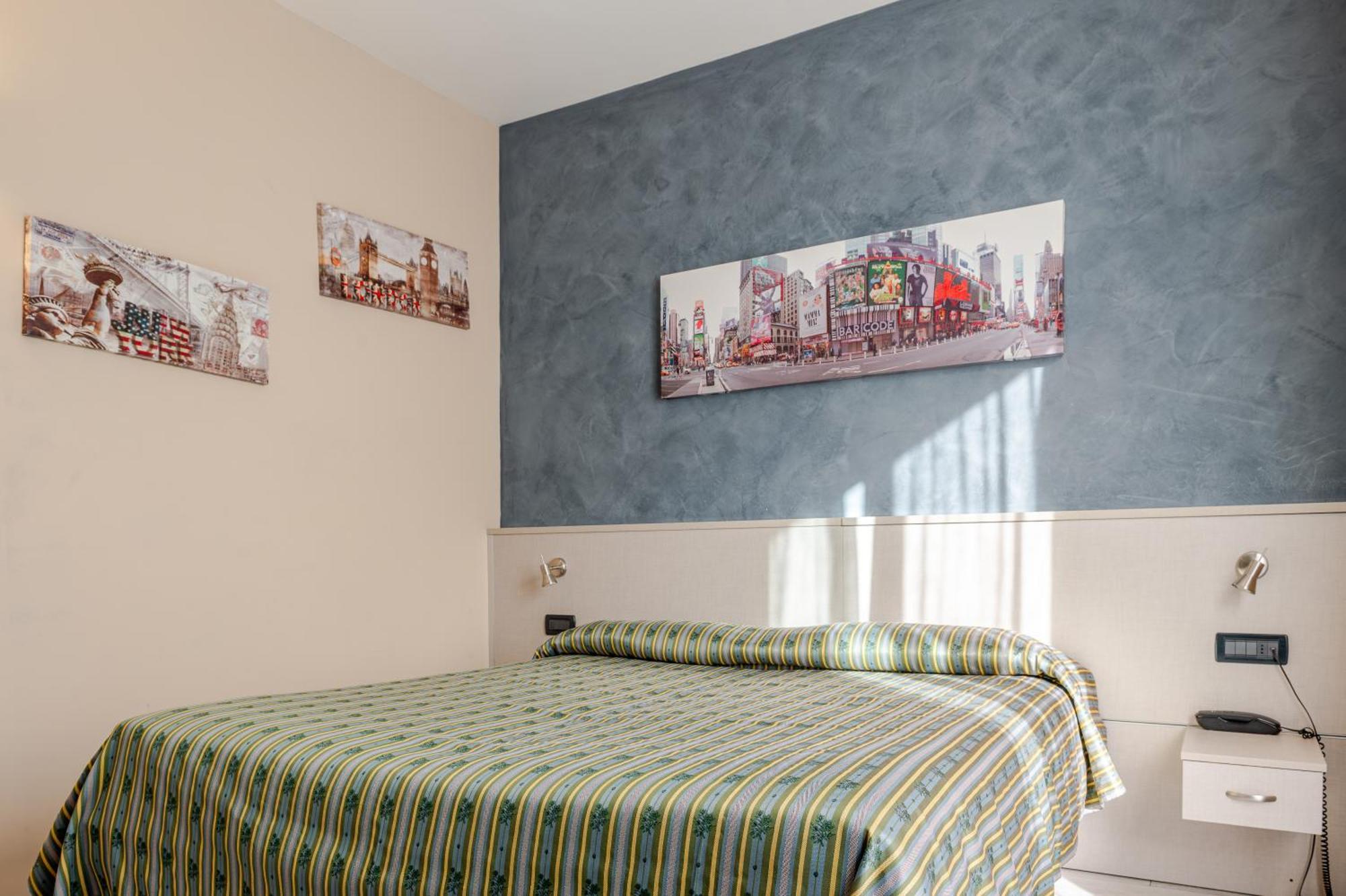 Hotel Posta - 3 Stars - Comfortable Stay In ヴェンティミーリア エクステリア 写真