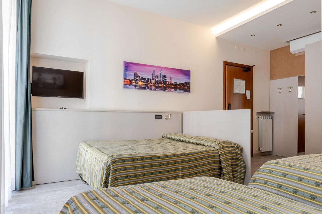Hotel Posta - 3 Stars - Comfortable Stay In ヴェンティミーリア エクステリア 写真