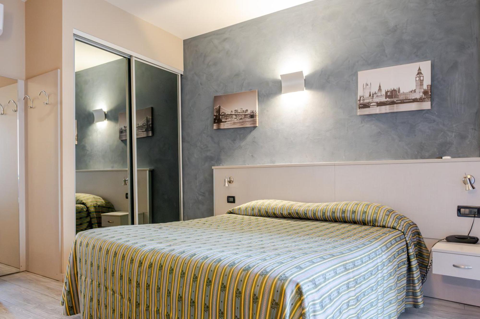 Hotel Posta - 3 Stars - Comfortable Stay In ヴェンティミーリア エクステリア 写真