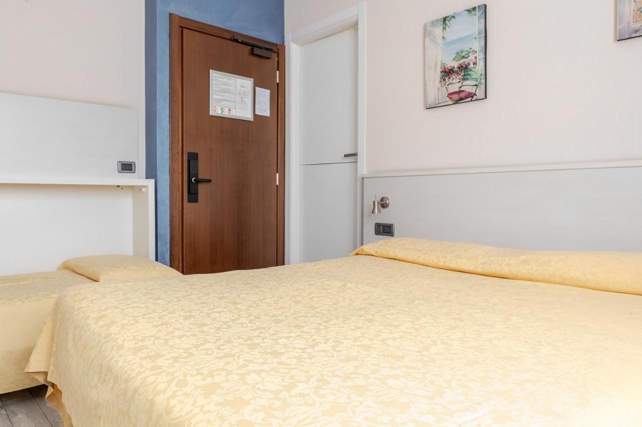 Hotel Posta - 3 Stars - Comfortable Stay In ヴェンティミーリア エクステリア 写真
