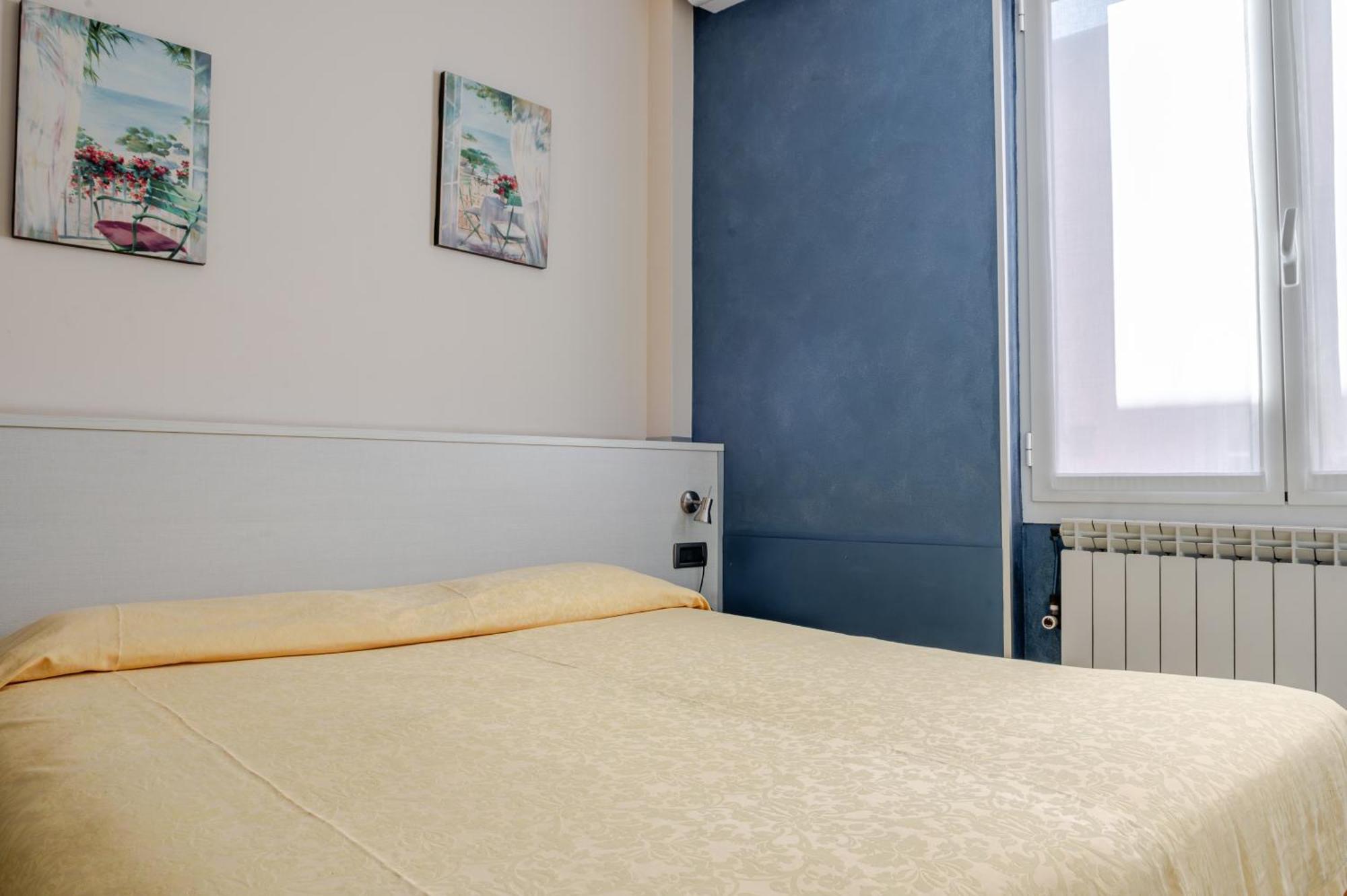 Hotel Posta - 3 Stars - Comfortable Stay In ヴェンティミーリア エクステリア 写真