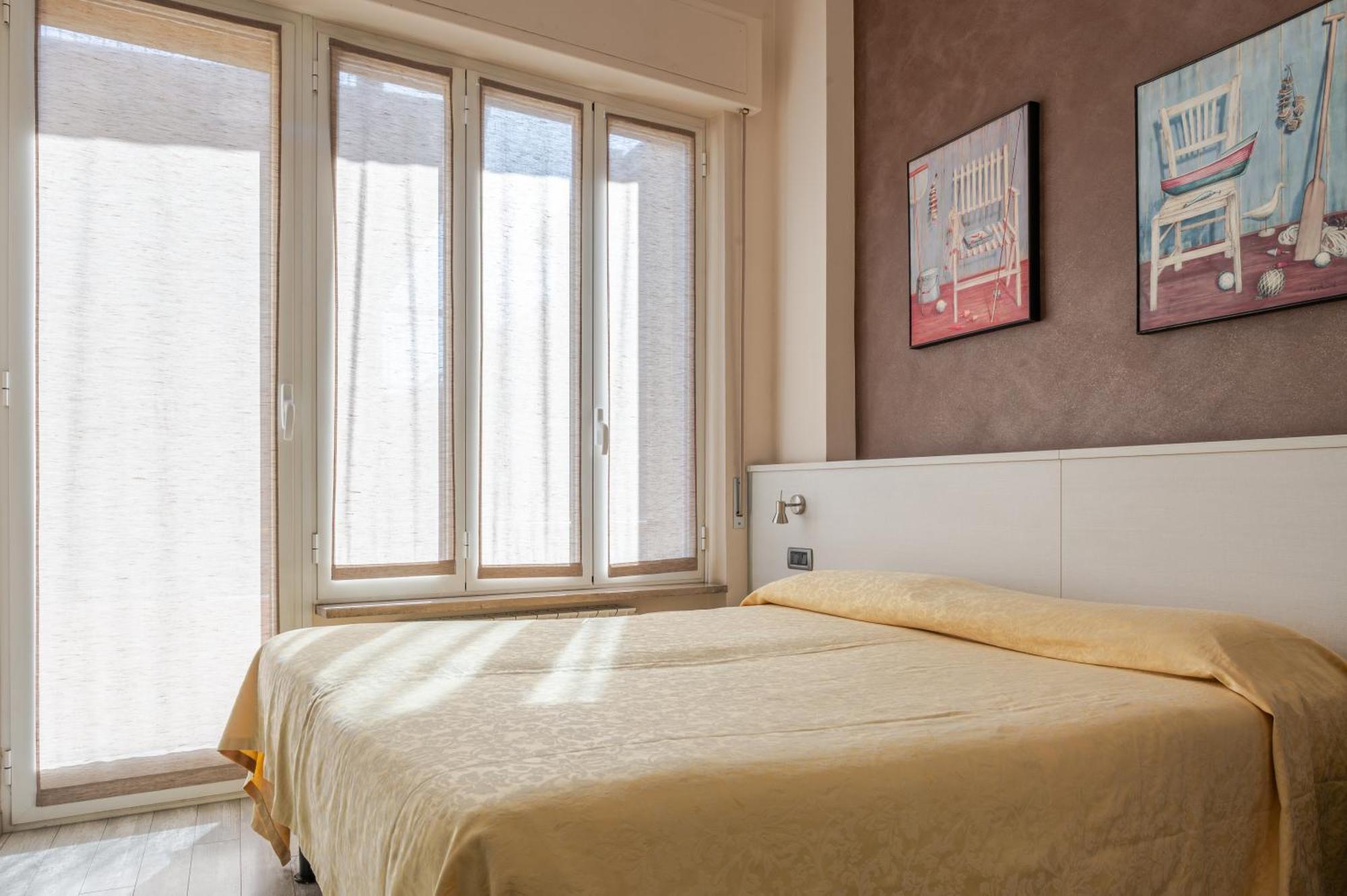 Hotel Posta - 3 Stars - Comfortable Stay In ヴェンティミーリア エクステリア 写真