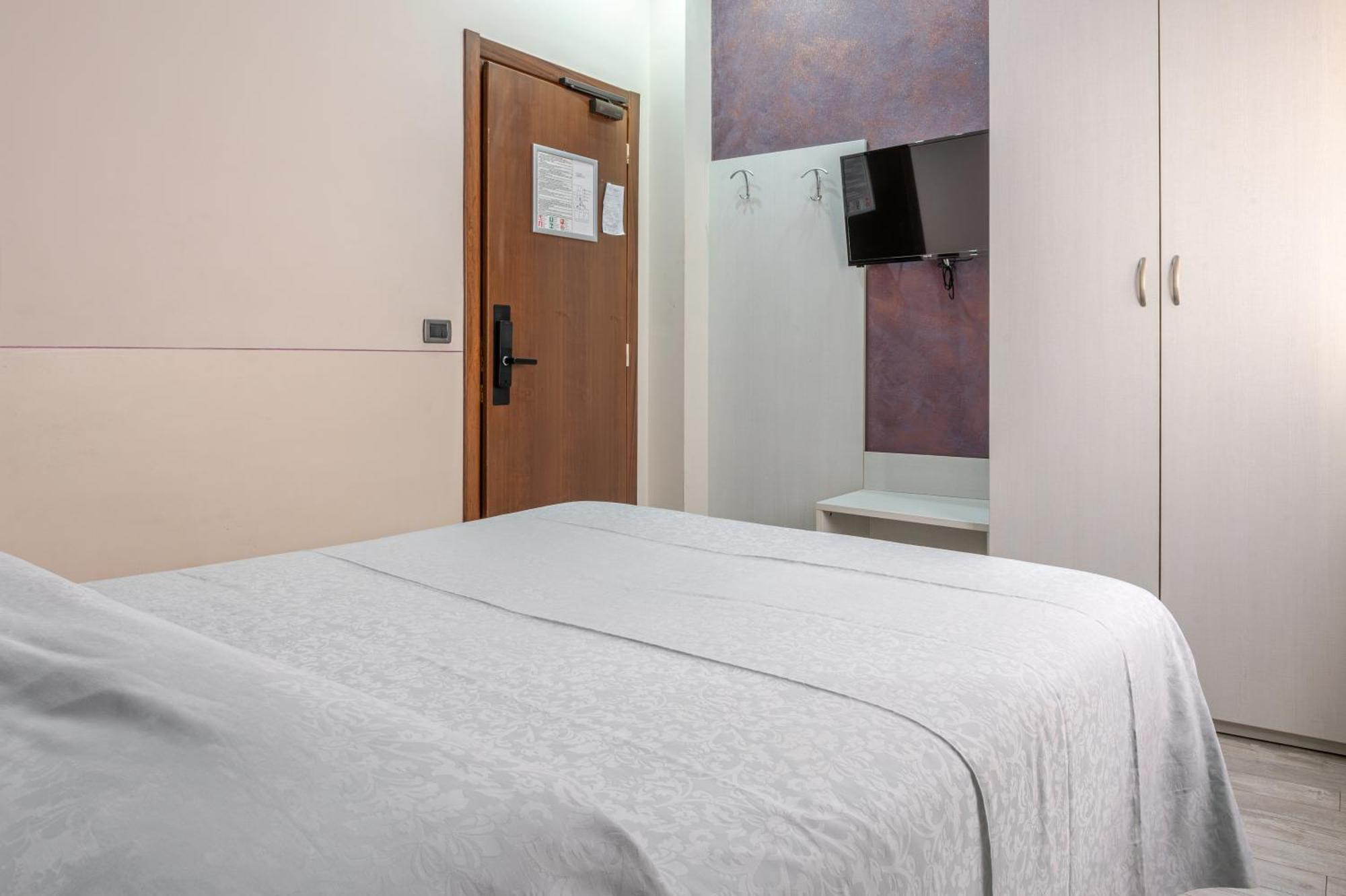 Hotel Posta - 3 Stars - Comfortable Stay In ヴェンティミーリア エクステリア 写真